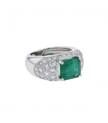 Diamonds, emerald and gold ring