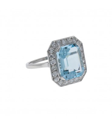 Diamonds, aquamarine and platinum ring