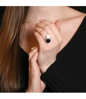 Chanel Duo Camélia diamonds, agate, onyx and gold ring