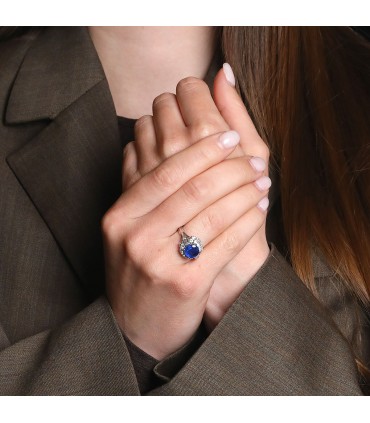 Cartier mounting, sapphire, diamonds and platinum ring