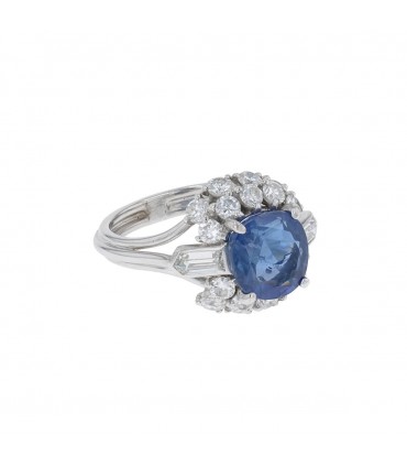 Cartier mounting, sapphire, diamonds and platinum ring