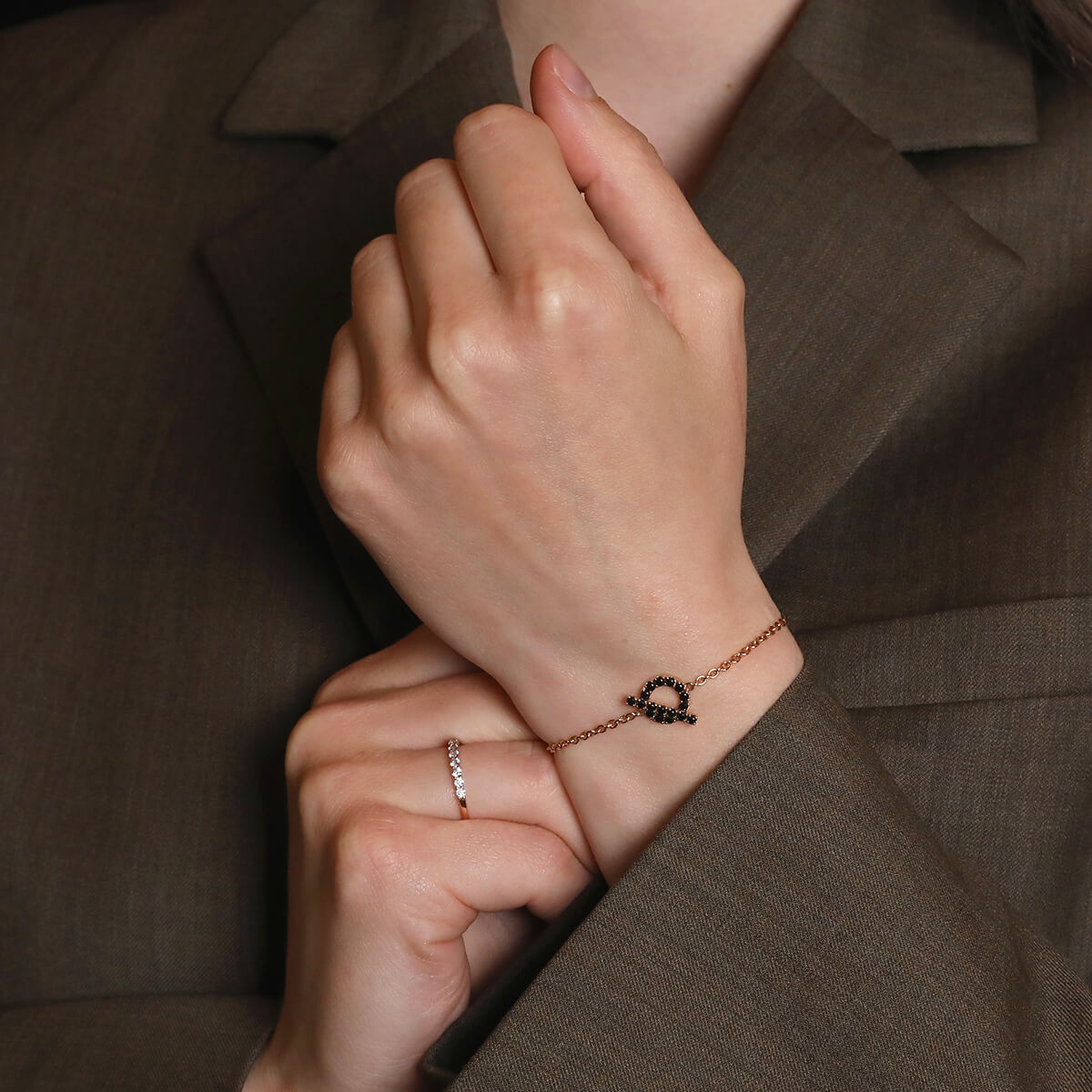 Herm s Finesse black spinels and gold bracelet