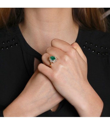 Emerald, diamonds and gold ring