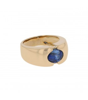 Sapphire and gold ring