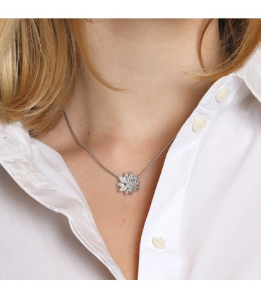 Van Cleef & Arpels Lotus diamonds and gold necklace