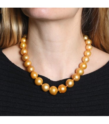 Gold pearls, diamonds, garnet and gold necklace