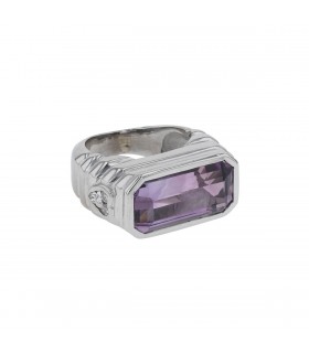 Amethyst, diamonds and gold ring