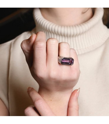 Amethyst, diamonds and gold ring