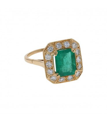 Emerald, diamonds and gold ring