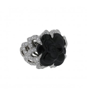 Chanel Camélia onyx, diamonds and 18k gold ring
