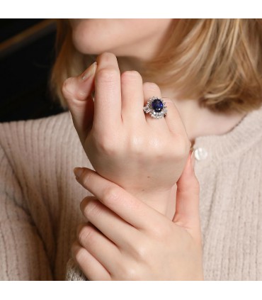 Diamonds, sapphire and gold ring