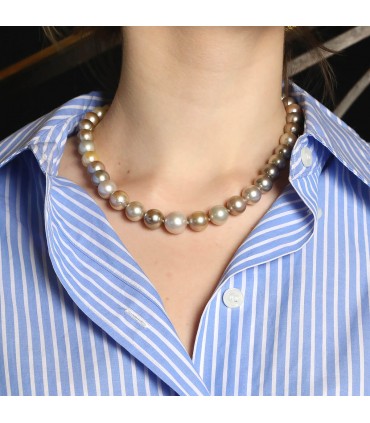Cultured pearls necklace
