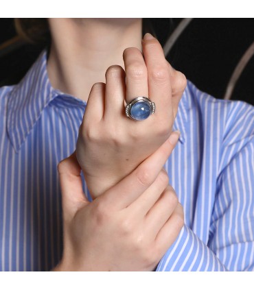 Diamonds, sapphire and 18k gold ring