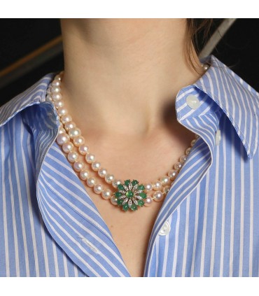 Collier or, perles, émeraudes et diamants