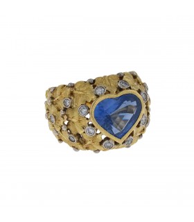 Sapphire, diamonds and gold ring