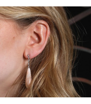 Diamonds, coral and gold earrings