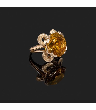 Citrine and and gold ring