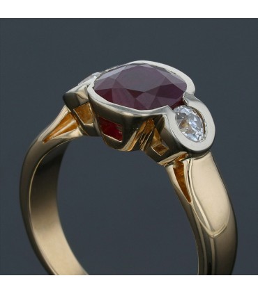 Gold, ruby and diamonds ring