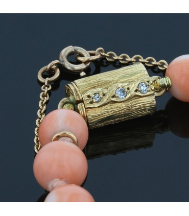 Coral, gold and diamonds necklace