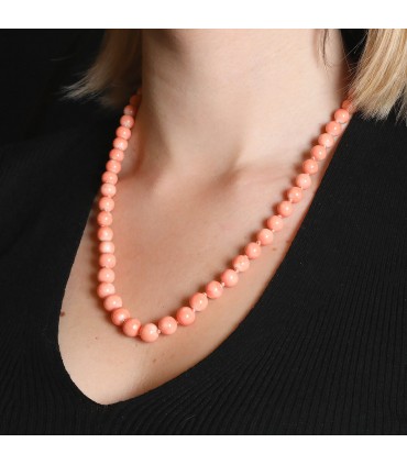 Coral, gold and diamonds necklace