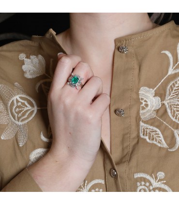 Bague platine, émeraude, diamants