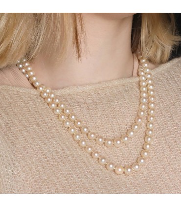 Cultured pearls and gold necklace