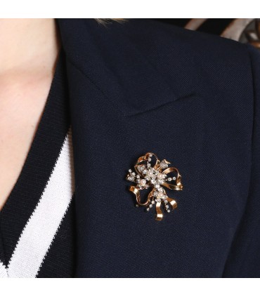 Two tones gold, diamonds and pearls brooch