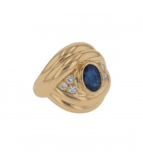 Sapphire, diamonds and gold ring