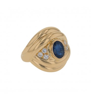 Sapphire, diamonds and gold ring