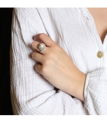 Platinum, gold, diamonds and cultured pearl ring