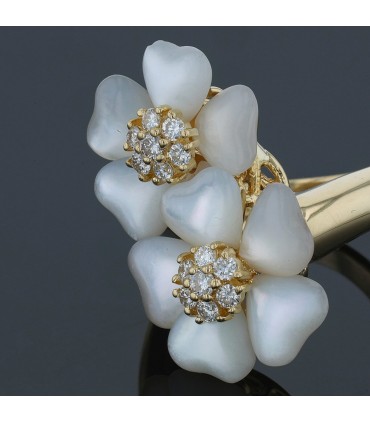 Ponte Vecchio mother-of-pearl, diamonds and gold ring