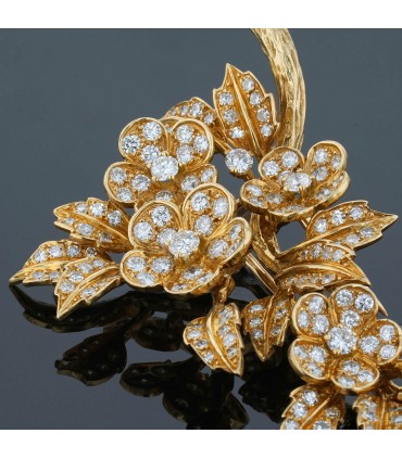 Boucheron diamonds and gold brooch