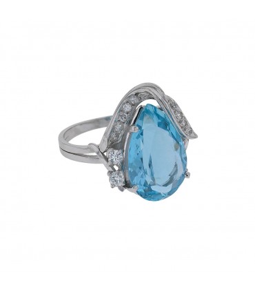 Aquamarine, diamonds and platinum ring