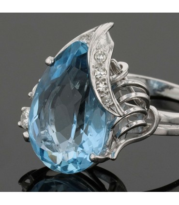 Aquamarine, diamonds and platinum ring