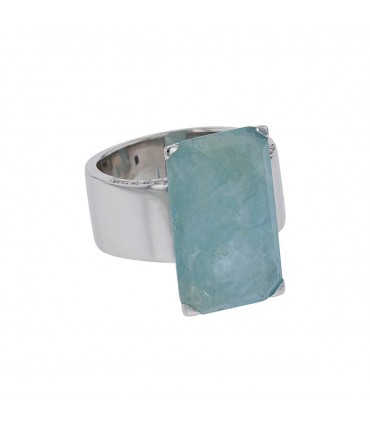 Aquamarine, diamonds and gold ring