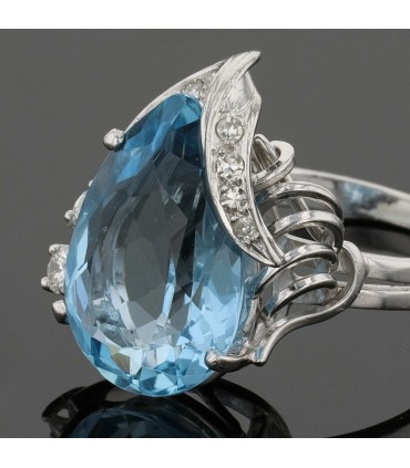 Aquamarine, diamonds and platinum ring