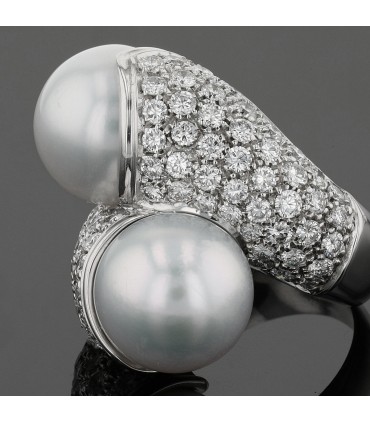 Gold, cultured pearls and diamonds ring