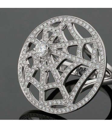Chaumet Attrape-Moi Si Tu M’aimes diamonds and gold ring