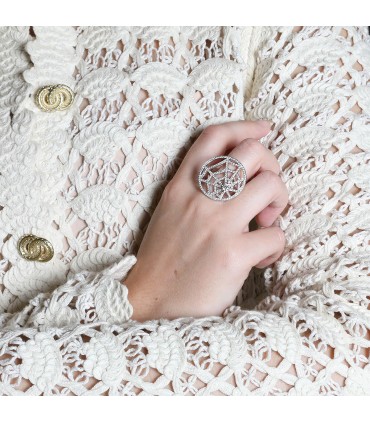 Chaumet Attrape-Moi Si Tu M’aimes diamonds and gold ring