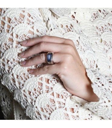 Saphir, diamonds and gold ring