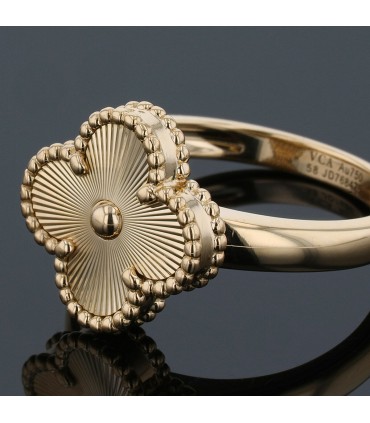Van Cleef & Arpels Vintage Alhambra gold ring