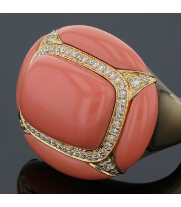 Gold, reconstituted coral, diamonds ring