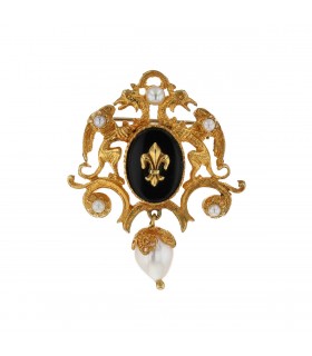 Gold and pearls brooch