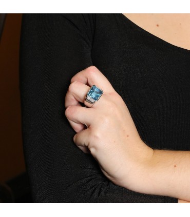 Topaze, diamonds and gold ring