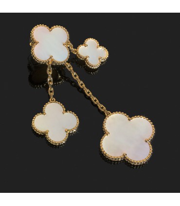 Boucles d’oreilles Van Cleef & Arpels Magic Alhambra