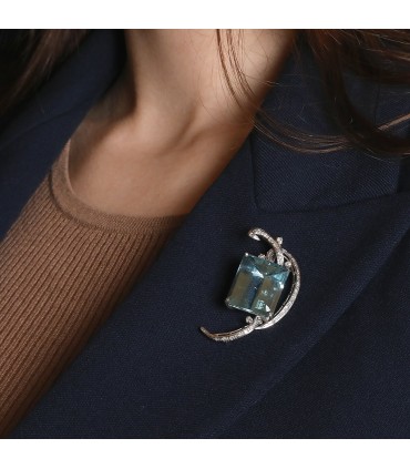 Aquamarine, diamonds and gold brooch