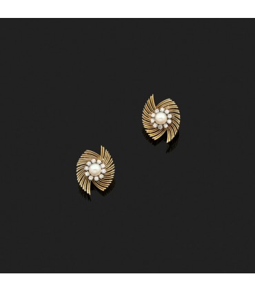 Boucles d’oreilles or, platine, perles et diamants