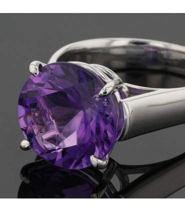 Amethyst and gold ring