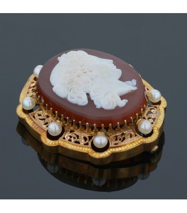 Sardonyx, pearls and gold Cameo motif
