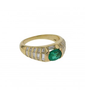 Emerald, diamonds and gold ring